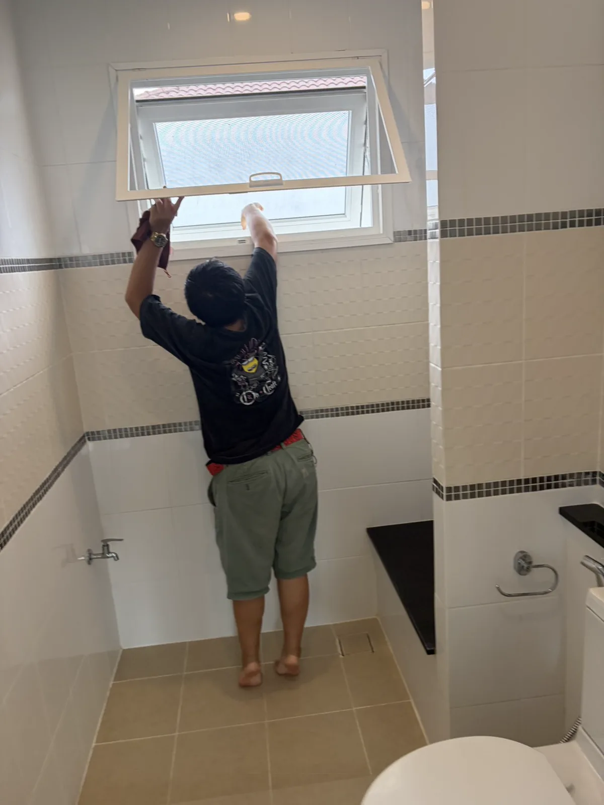 Deep Cleaning ห้องน้ำ ล้างถึงช่องแสงและจุดสูง ภูเก็ต