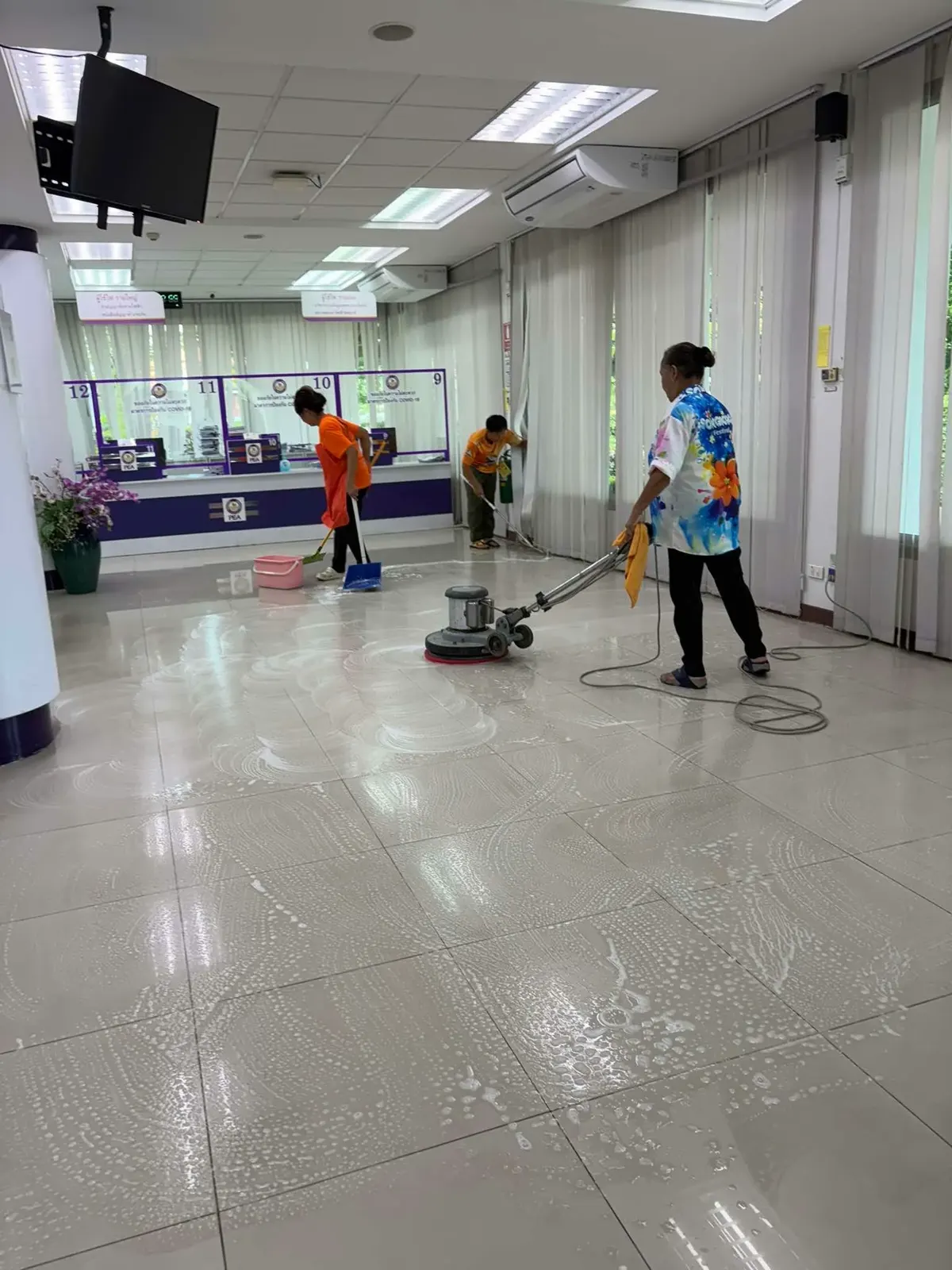ขัดพื้นหินอ่อนภูเก็ตด้วยเครื่องขัดเงามืออาชีพ